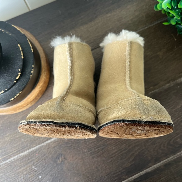 UGG Boo Boot Baby Infant Leather Sheepskin Size Small - Picture 10 of 13